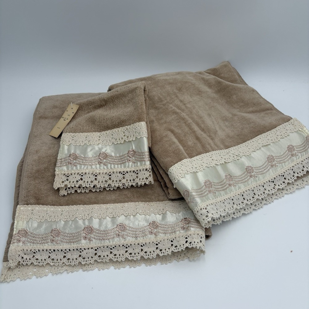 Vintage The Avanti‎ Look Tan/ Beige Towel 3 Pc Bath Washcloth Satin Lace Trim